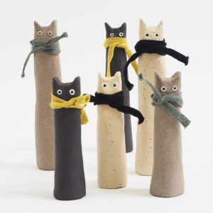 Handgjorda katter i stengods