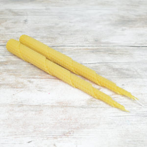 Handrullade bivaxljus