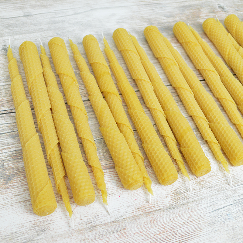 Handrullade bivaxljus